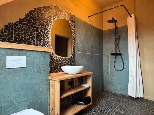 a bathroom with a sink and a mirror at Brühlbach-Blick in Morbach