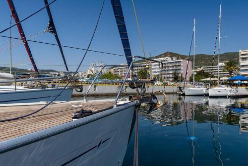 Yacht Pipit - Unique Stay & Sail at Marina of Kavala