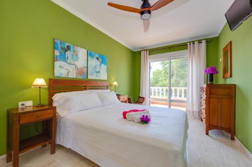 Casa con Piscina Privada y BBQ - Playa 12min a Pie