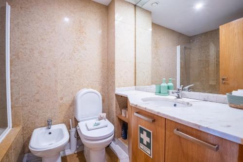 OceanLeaf - EcoHost - Quiet apartment with balcony, near Beach and Metro 6px