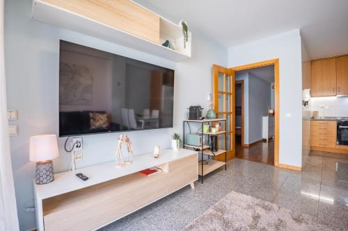 OceanLeaf - EcoHost - Quiet apartment with balcony, near Beach and Metro 6px