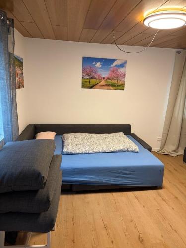 a bedroom with a bed and a couch in it at Casa Tua An der Weinstraße 2 in Neustadt an der Weinstraße