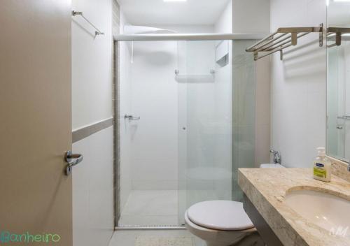 a bathroom with a shower and a toilet and a sink at Park Veredas Flat 310 Premium in Rio Quente