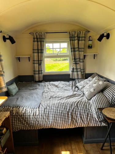 a bed in a small room with a window at Shepherds Rest by the Wye in Fawley Station