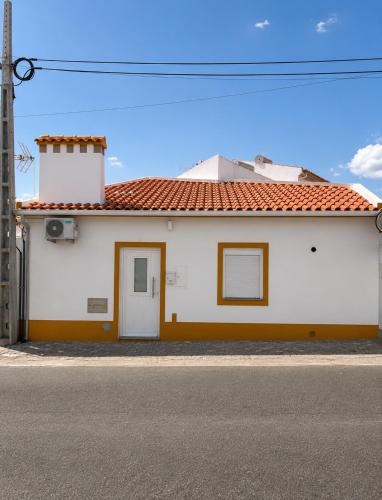 a white house with a red roof on a street at Casa Ducrate by Asterisco Secular in Crato