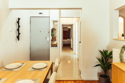 Iconic Luxury Apartment Agia Sofias square