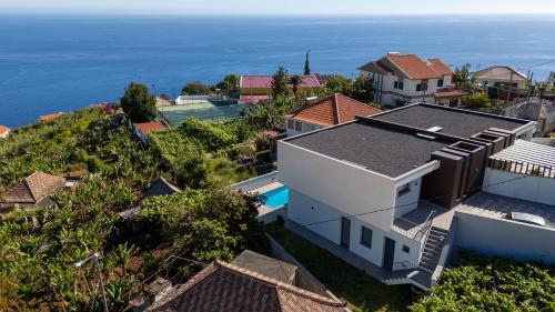 Evoque - Pool OceanView Villa by LovelyStay