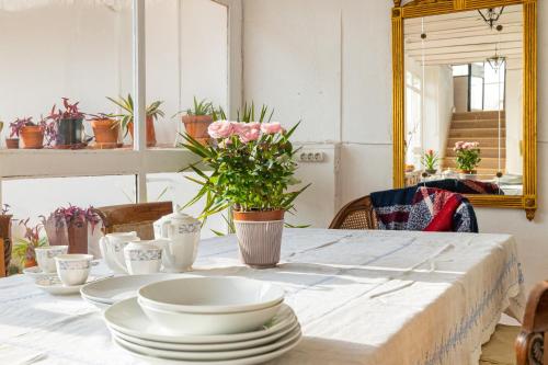 habitación pequeñita con baño compartido