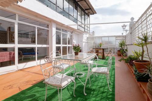 habitación con 2 ventanas al exterior