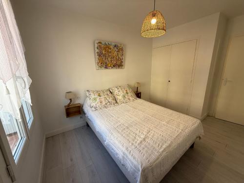 a small bedroom with a bed and a window at Les 3 Pigeons in Narbonne