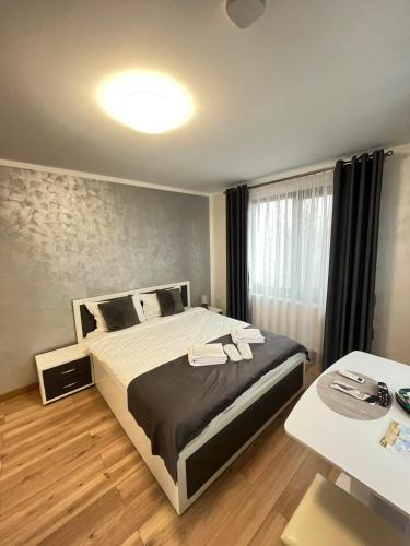 a bedroom with a large bed and a desk at Hotel Palas Grand View in Iaşi