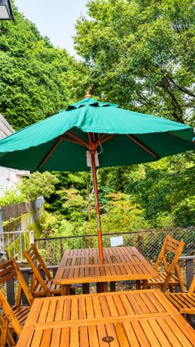 A forest guesthouse with barbecue facilities
