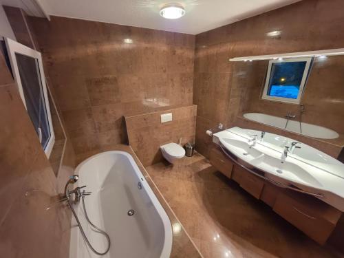 Residenz Ambassador 5 Sterne Luxus Apartments in Leukerbad mit Wellness & Fitness