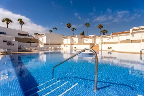 Aqua Garden Villa - Spacious 3-Bedroom Holiday Home with Terrace, BBQ & Pool Access in Costa Adeje