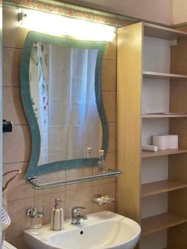 a bathroom with a sink and a mirror at Rodi House in Lygia