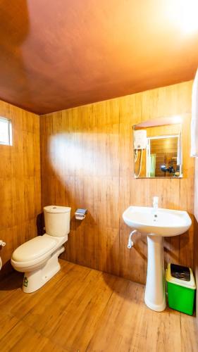 a bathroom with a toilet and a sink at lake Edge Dambulla in Dambulla