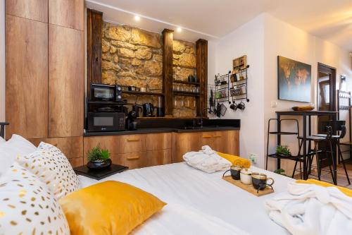 Studio Apartment LUNA in the Heart of the Old Town by Irundo