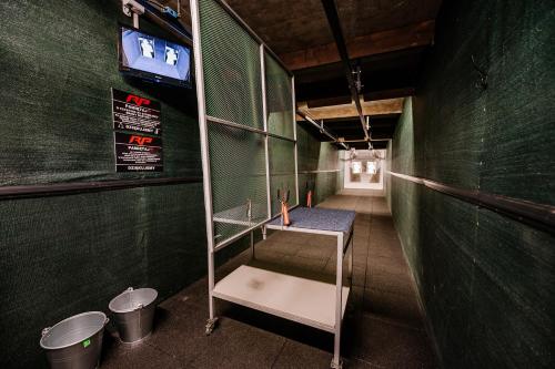 a batting cage with a bench in a room at Pelikan in Aleksandrów Łódzki