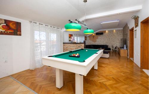 Nice Home In Kastel Luksic With Sauna