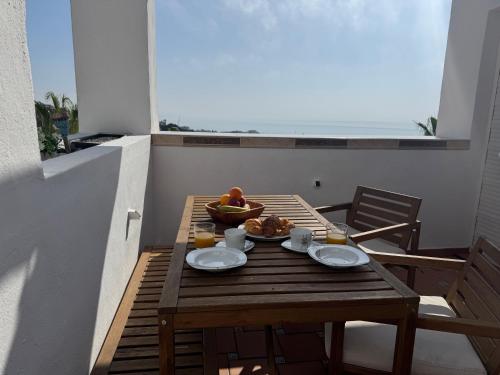 Casa Feliz - lovely 2 bed Penthouse in Manilva with pool, sea and mountain views, close to the beach and facilities