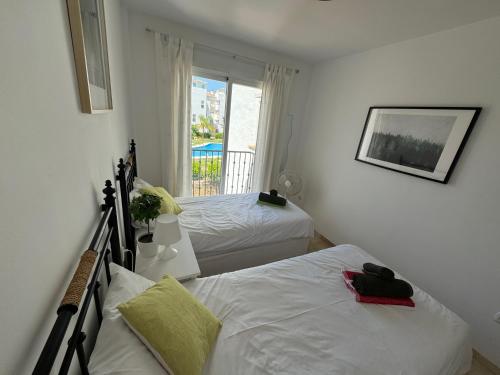Casa Feliz - lovely 2 bed Penthouse in Manilva with pool, sea and mountain views, close to the beach and facilities