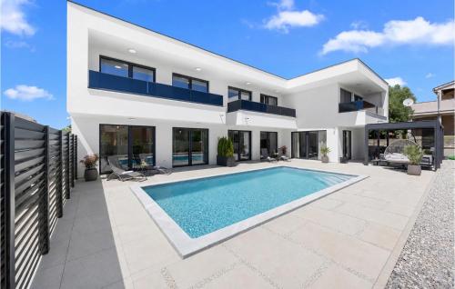 2 Bedroom Awesome Apartment In Medulin