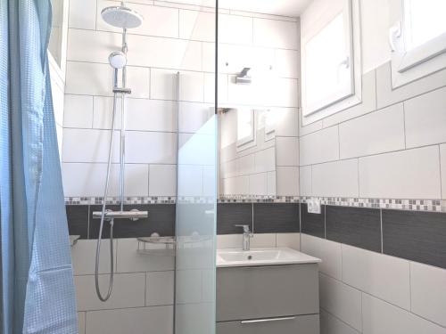Charmant logement plain pied climatisé, 100 m de plage