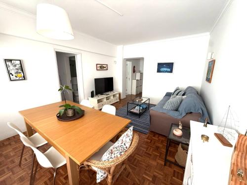 a living room with a table and a bed at Estoril 2 bd by the Beach in Estoril