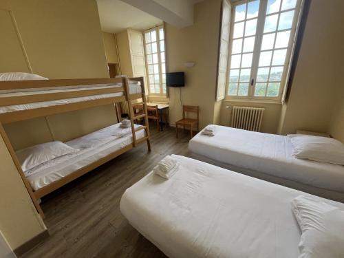a room with two bunk beds and a table at Hôtellerie Saint Yves in Chartres