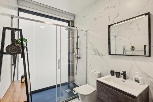 a bathroom with a shower and a sink and a toilet at Casa de Férias Da Padroa in Braga
