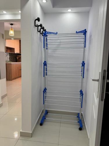 a metal rack in a room with a wall at Cazare Târgu Secuiesc in Târgu Secuiesc