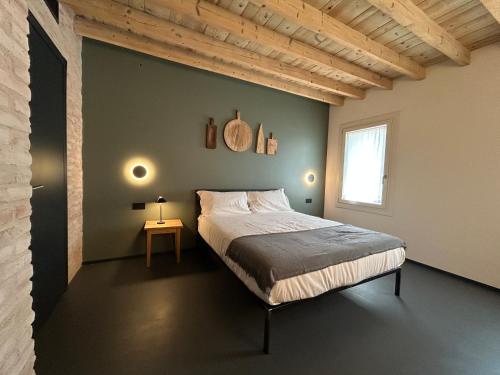 a bedroom with a bed with a green wall at Camere Via Pasubio in Thiene