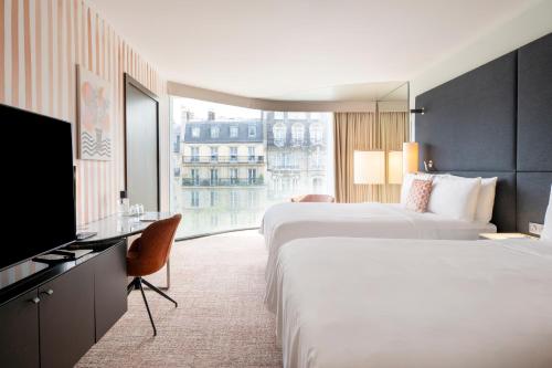 Renaissance Paris Arc de Triomphe Hotel