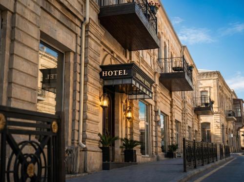 Midway Hotel Baku — Property building