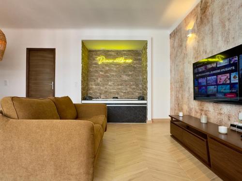 Velasquez SCLS - Air Conditioning - Wifi - Baignoire Balnéo