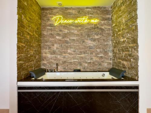 Velasquez SCLS - Air Conditioning - Wifi - Baignoire Balnéo