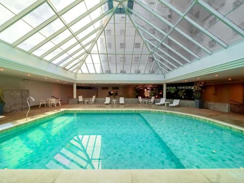 a large swimming pool with a glass ceiling at ibis Styles Sorocaba Santa Rosalia in Sorocaba