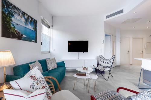 Spacious 80m Cannes Apt with Huge Terrace