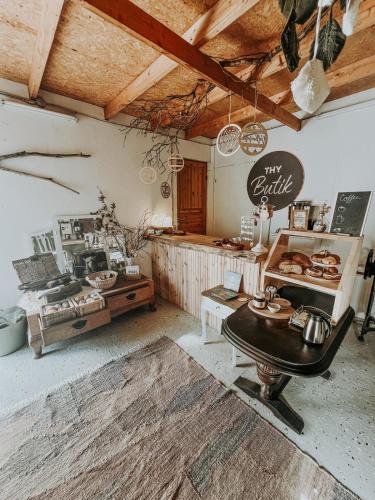 a room with a bakery with a table in it at Alpaca Bed & Fields in Snedsted