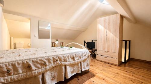 a bedroom with a large bed and a wooden floor at DomusCavadas in Porto