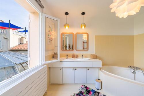 Villa with Sea View, Terraces & Private Garage