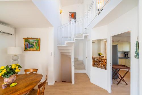 Villa with Sea View, Terraces & Private Garage
