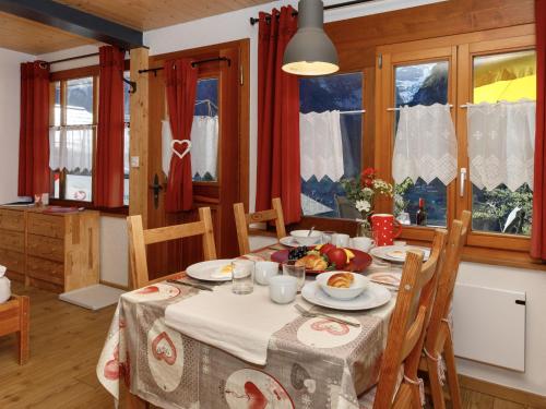 Apartment Chalet Almisräba by Interhome