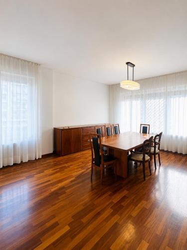 Ampio Appartamento di Prestigio 180 mq con Triplo Salone Zona Signorile Milano