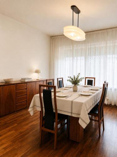 Ampio Appartamento di Prestigio 180 mq con Triplo Salone Zona Signorile Milano
