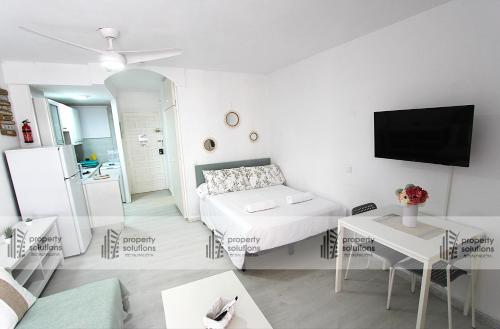 544 Minerva Apartamentos - Vista lateral al mar - Piscina y Playa - Cercano a tren, restaurantes y tiendas
