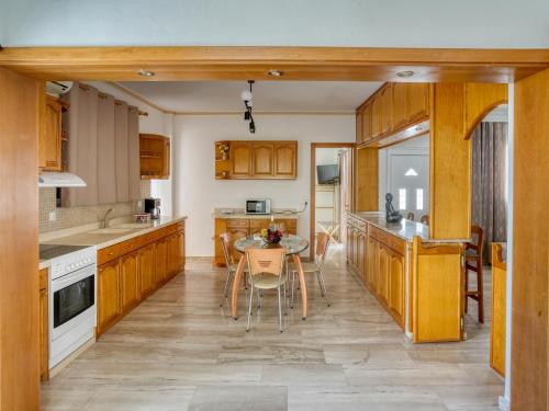 Azure Seaside Living - Lambi Beach