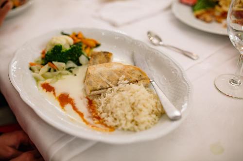 Makanan di atau berdekatan hotel