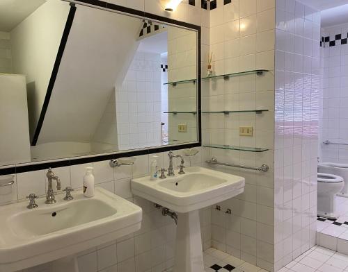 a white bathroom with a sink and a mirror at Dimora al Borgo Antico in Isernia