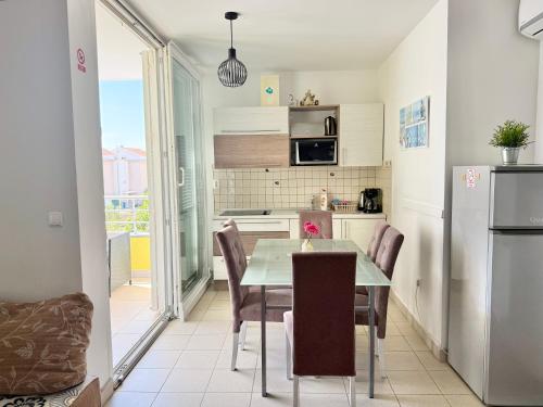Apartment Danijel with balcony, Novalja